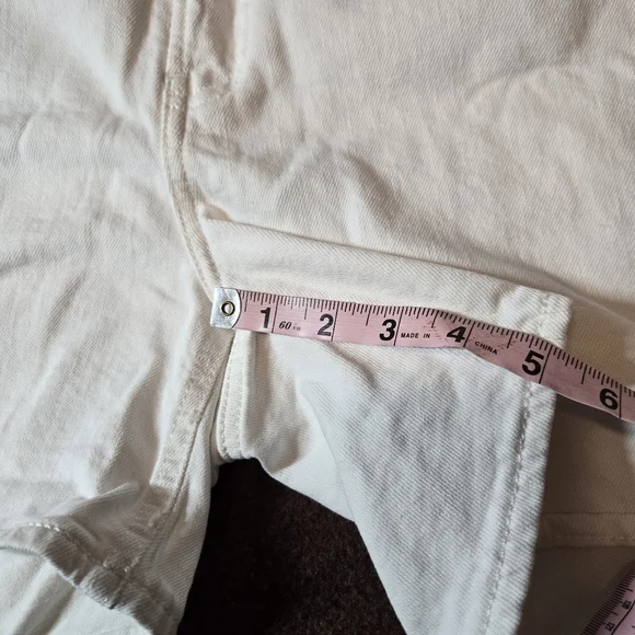 Old Navy OG Straight Shorts In Off White Size 18 Denim - Picture 4 of 8